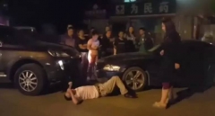 宝马女司机与保时捷起了争执！撞断对方双腿