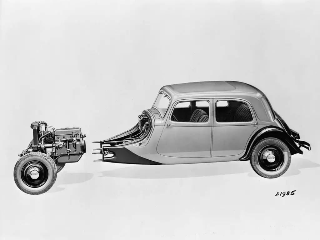 直到1934年,第一款大规模量产的前驱车雪铁龙 traction avant(意思
