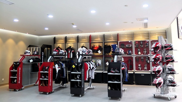 本田大排摩托进驻西南市场 成都店