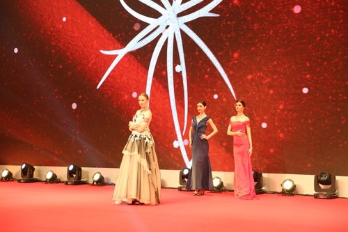 周大生成功登陆A股 珠宝上市企业再添新军_中