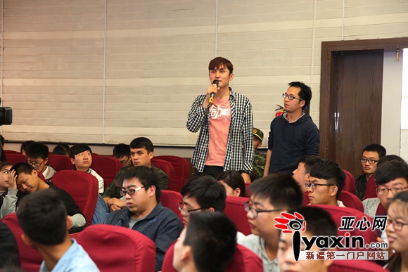 北斗总设计师杨长风走进新疆轻工职业技术学院