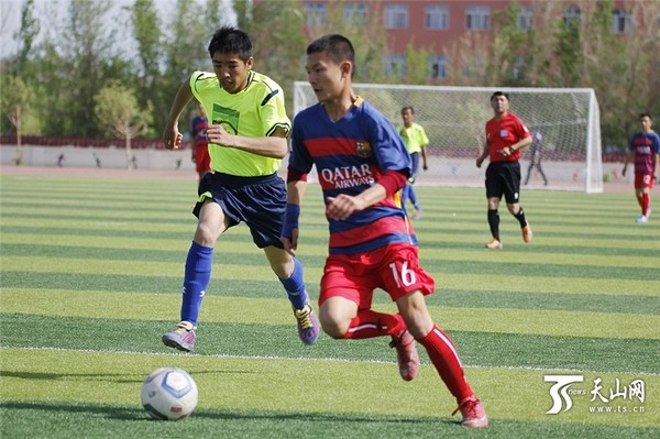 哈密地区青少年校园足球联赛在伊吾县开赛