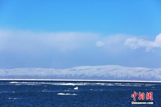 青海湖景区首发自驾游护照8000余本