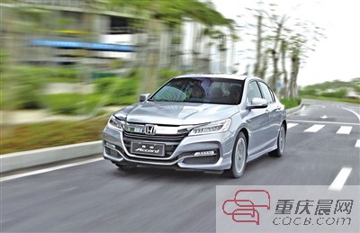 2016款新雅阁。