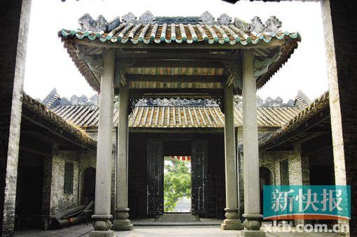 ■黄皞与五子黄学准因为声名远播,被皇帝赐封“父子两乡贤”名号。为了迎接圣旨,黄皞长子黄学基在友兰公祠内修建了接旨亭。