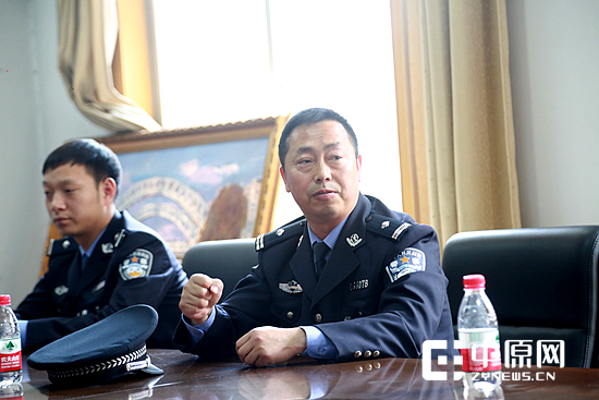 气温零下4度 许昌民警5米深水中救起轻生女