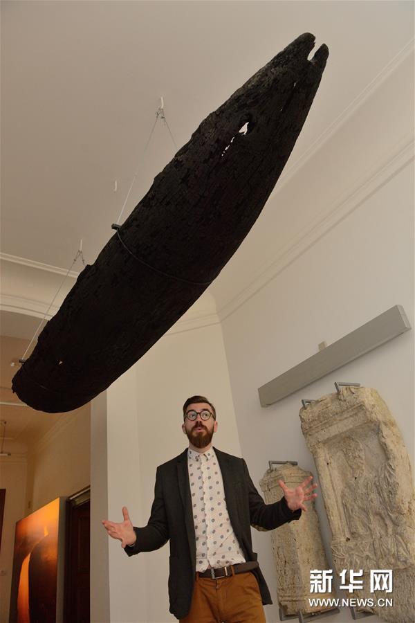 　　 这是4月19日在克罗地亚的武科瓦尔城市博物馆拍摄的该地区出土文物。新华社发（米绍·利沙宁 摄）