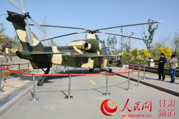 武直10飞机模型（实习生 周芳霞 摄）