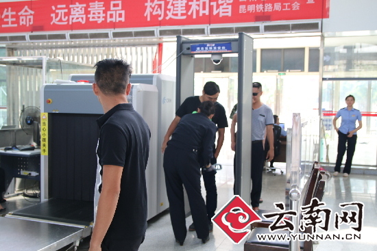 严格安检。