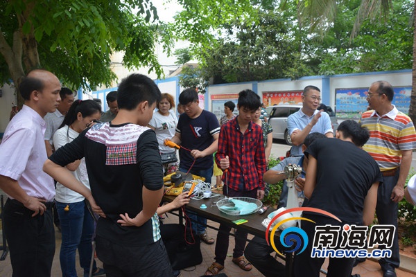 海南省商业学校举行职业教育服务进社区活动