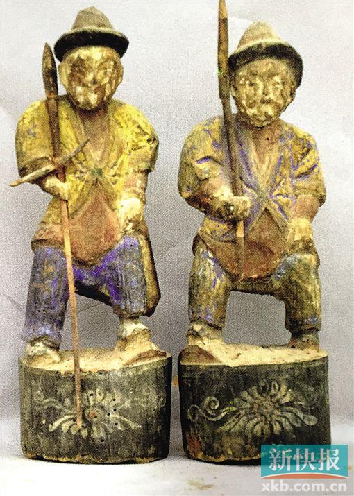 ■木雕门神神荼与郁垒 高约27厘米    《文物》供图