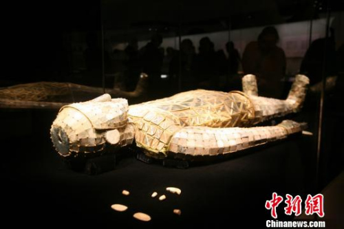 窦绾金缕玉衣是目前中国考古发现的汉代唯一一件保存完整的女性金缕玉衣。　邓霞 摄