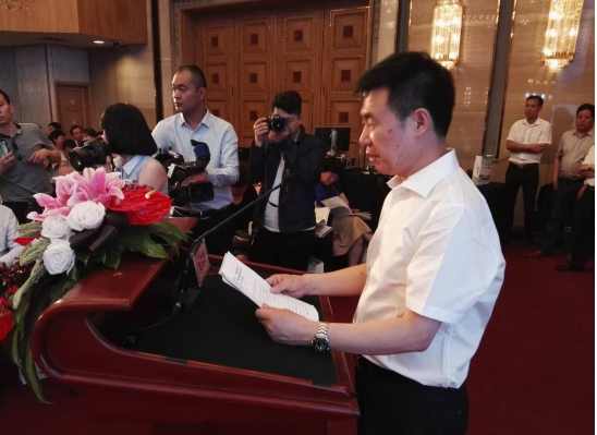 安康市委书记、人大常委会主任郭青在“共护南水北调水源汉江，同建安康生态富硒茶乡”活动上致辞