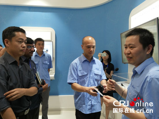 潮州三环研究院副院长陈烁烁烁介绍公司