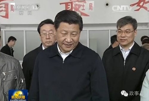 右一为王新军