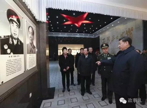 左一为王萍