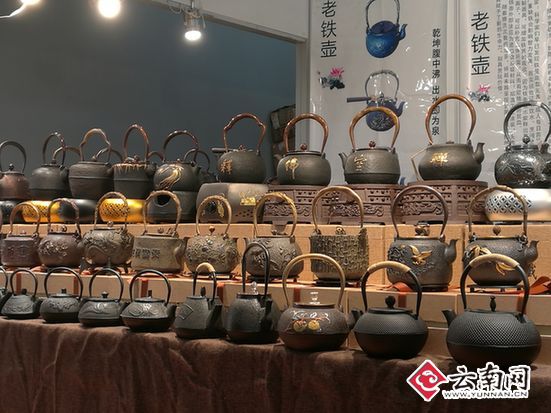 首届中国·昆明国际民族商品博览会开幕
