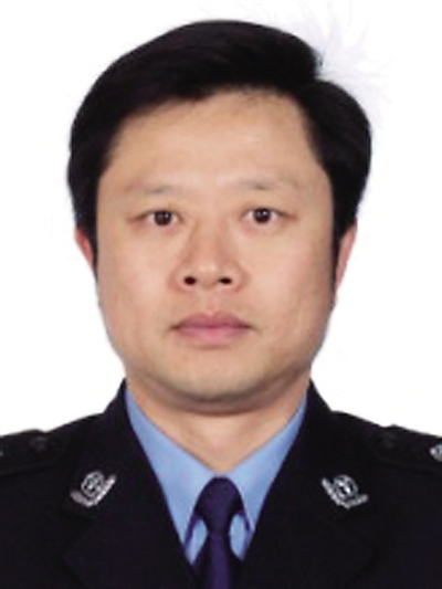 王祥贵(酉阳县桃花源街道林业站护林员)王翔(万州区法院环境资源审判