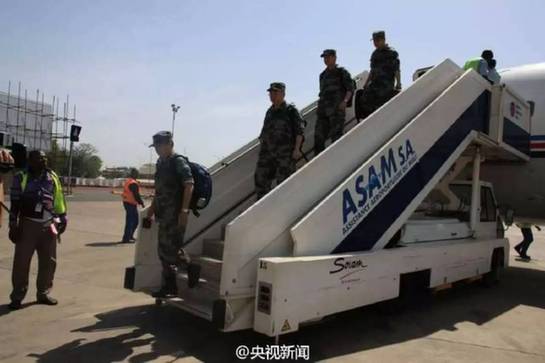 　　△中国军方工作组抵达马里