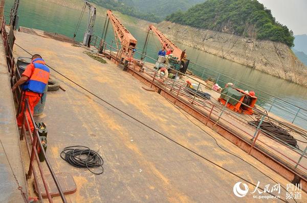 已经搭建好的打捞平台。（刘浏 摄）