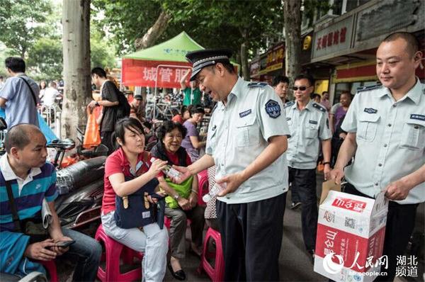 武汉市武昌区城管全面护航高考