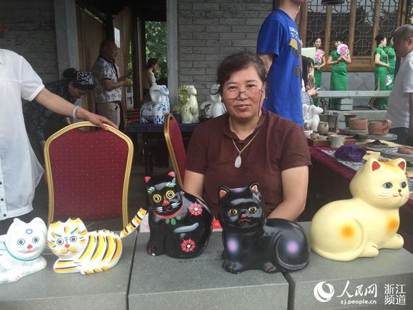 半山泥猫传承人杨连珠和的制作的泥猫。赵倩 摄