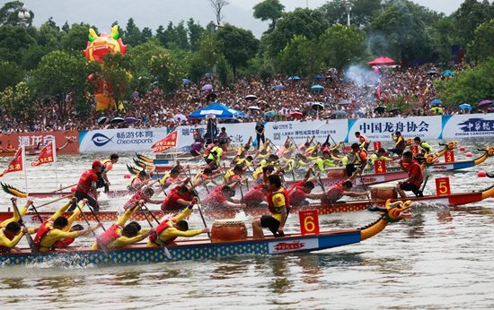 中华龙舟大赛福州站顺德乐从摘总冠 聊大揽大