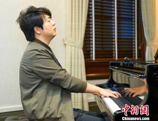 郎朗在现场演奏。 王大桢 摄