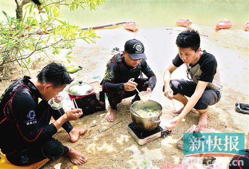 ■煮锅汤面果腹