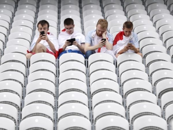 是什么造就了低头族?