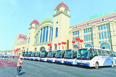 汉口北交通总站昨试运营