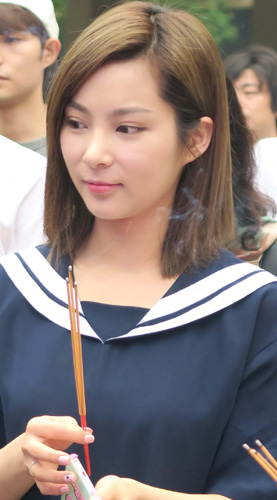 周末父母开机袁紫侨化身不一样的白富美