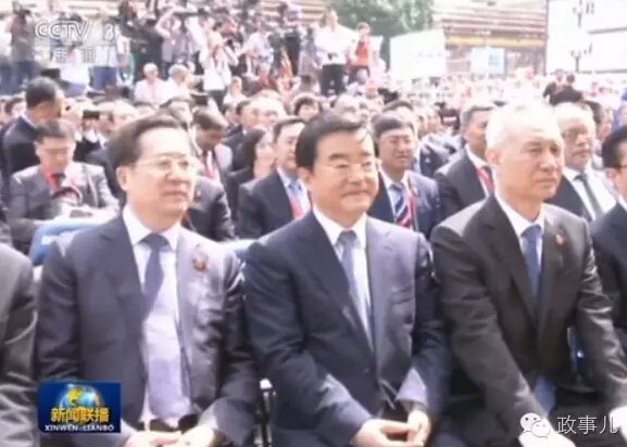 从右往左三人:刘鹤、张庆伟、丁薛祥