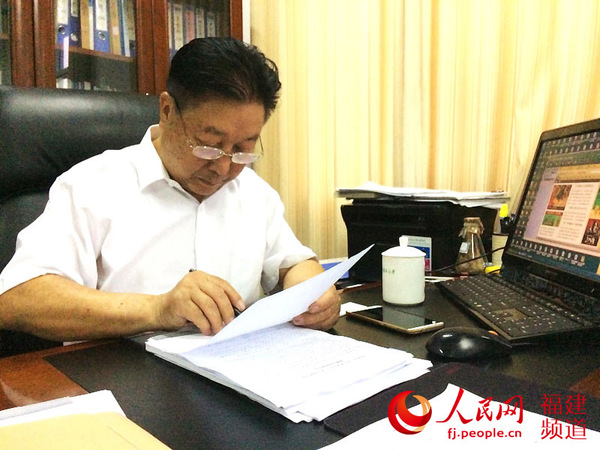 林占熺教授工作照。蒋巍念摄