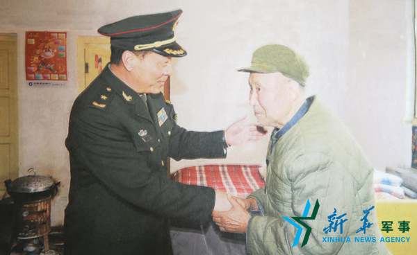 李卫平探望沙海老兵