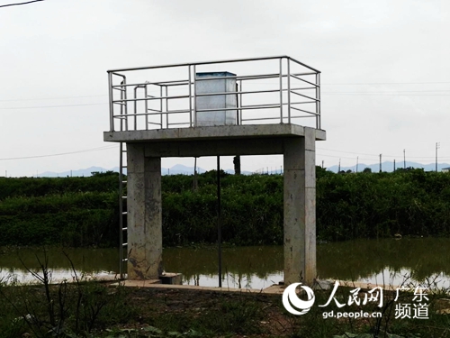 村内建成的80千瓦的大型排灌泵。 张思雨 摄