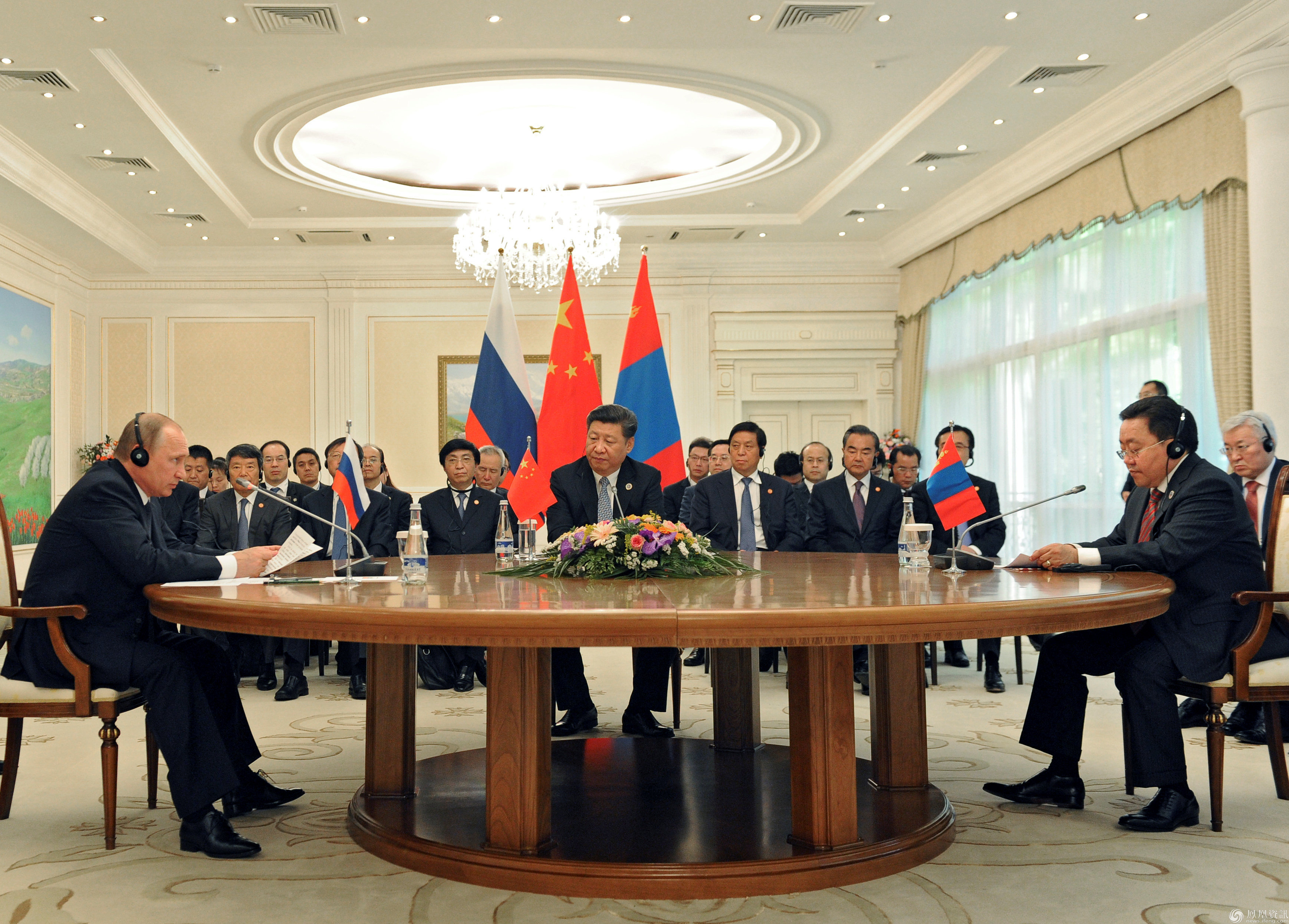 习近平主持中俄蒙三国元首会晤画面_凤凰财经