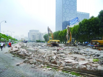 思明区腾退市政用地，图为前埔路上万平方米违法占地被清理。