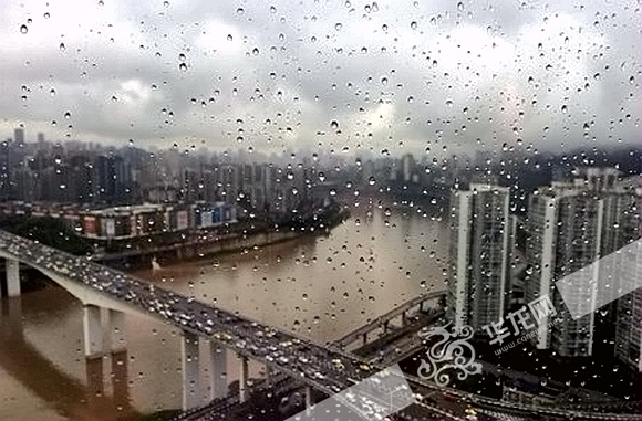昨日，重庆遭遇暴雨袭击。 资料图