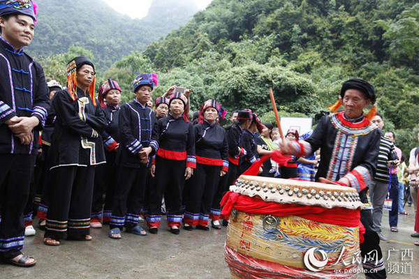 击鼓,起舞(黄尚彪/摄)