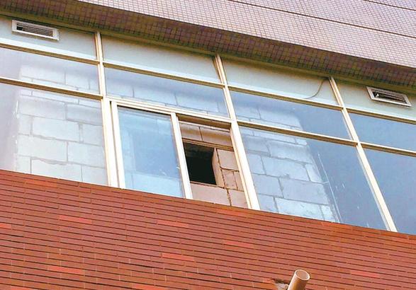 会所二楼被隔成了一些小隔间