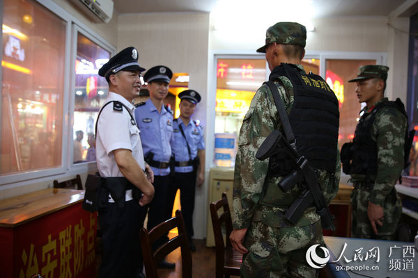 罗期权询问武警值班情况