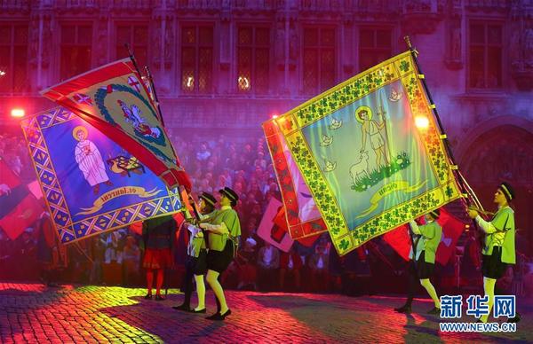 　　7月5日，在比利时首都布鲁塞尔大广场，演员参加“大帝巡游”表演。