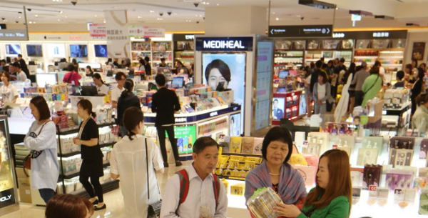 调查称中国游客在首尔购物出手最大方 人均消