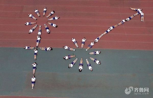 城会玩:山东高校大学生航拍 最美毕业照 (图)