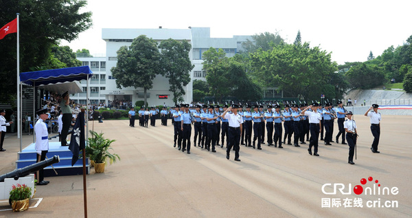 　　7月9日，中国人民解放军驻香港部队司令员谭本宏出席香港警察学院举行的结业会操。