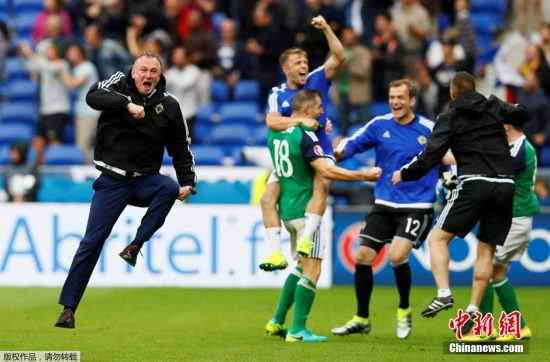 欧洲杯英格兰进球球迷 4419da77-06ec-4861-8b1d-13d717c104c9_size84_w550_h362.jpg