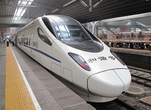 在世界上首次实现拟运营高铁动车组列车时速420公里交会和重联运行