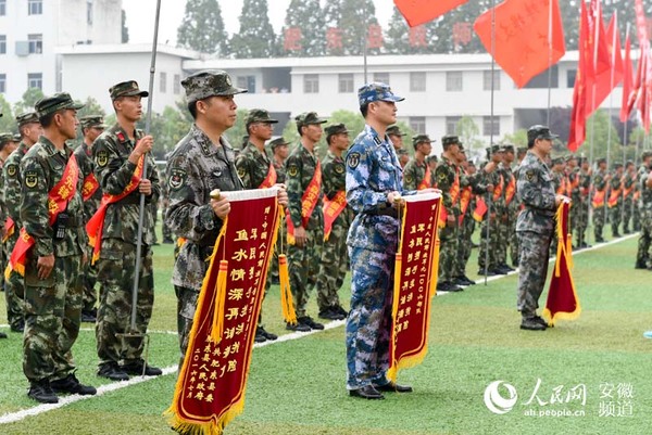 肥东欢送抗洪子弟兵:谱写军民一家亲的动人篇章(图)