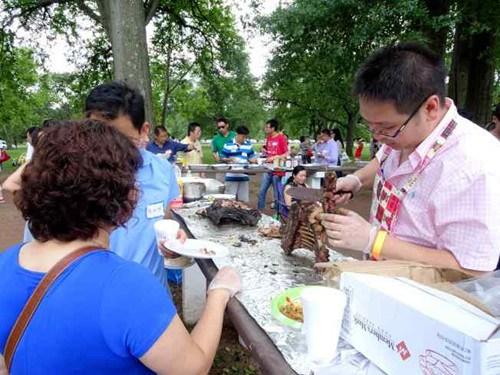 美新泽西华团联合举办烧烤活动 三百余人乐享美食